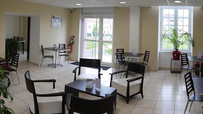 Aparthotel Comfort & Vacanceole Les Demeures Champenoises 2*