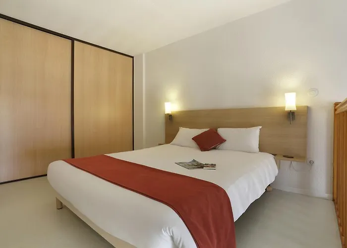 Aparthotel Comfort & Vacanceole Les Demeures Champenoises 2*