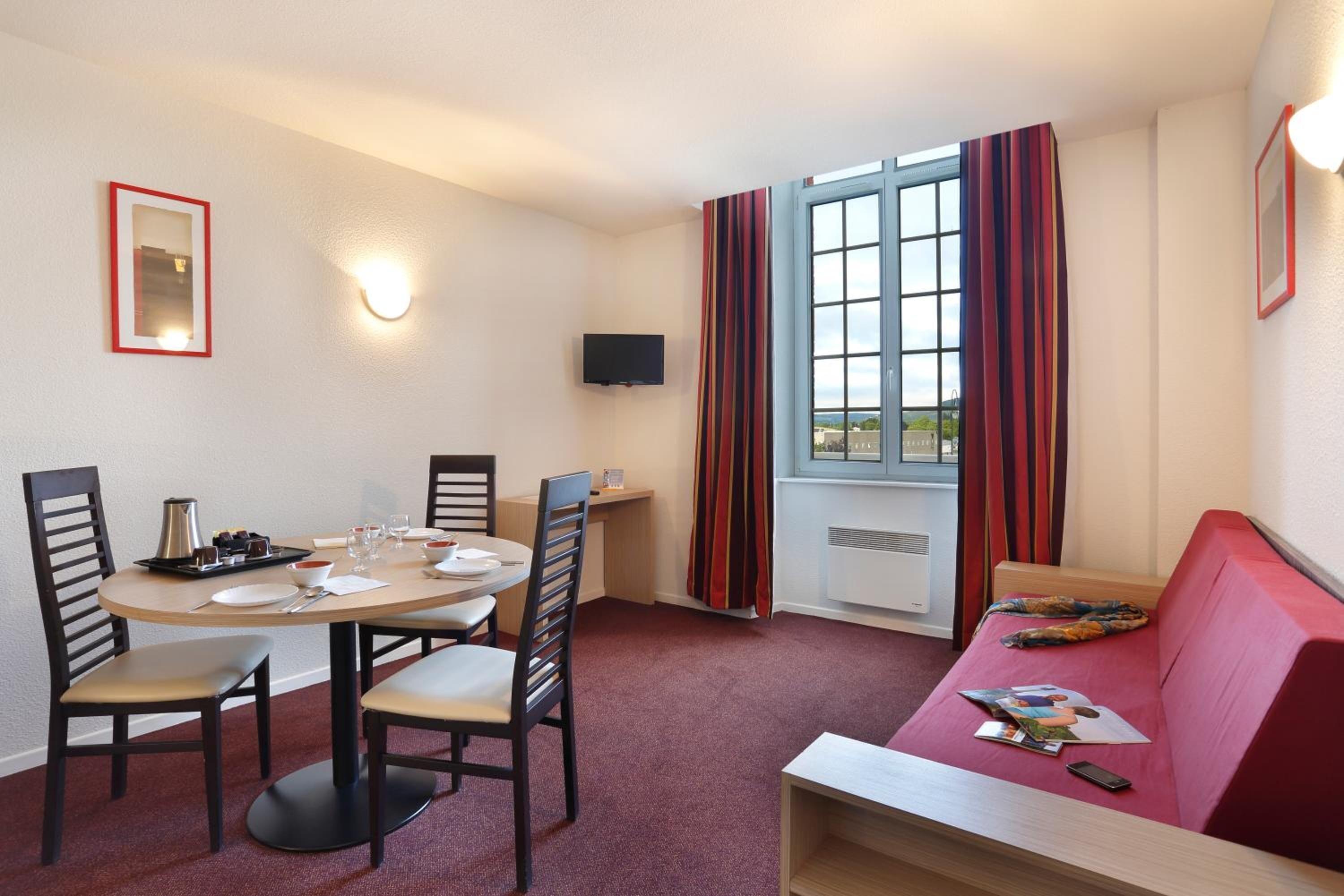 Aparthotel Comfort Suites & Vacanceole Les Demeures Champenoises ...